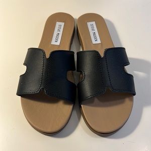 Steve Madden Hoku Sandals in Black